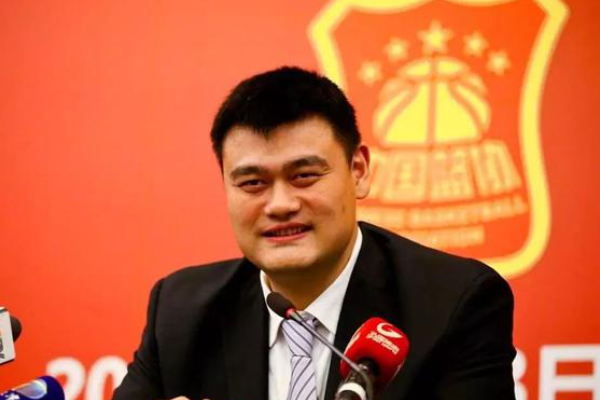 中國籃協(xié)現(xiàn)任主席是誰？